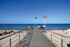 Scharbeutz - Im Süden der Lübecker Bucht, in direkter Nachbarschaft zum Timmendorfer Strand, liegt das mit seiner langen Strandpromenade und kilometerlangen, feinsandigen Themenstränden, Scharbeutz.