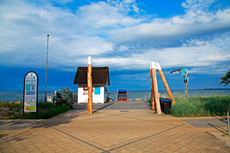 Scharbeutz - Im Süden der Lübecker Bucht, in direkter Nachbarschaft zum Timmendorfer Strand, liegt das mit seiner langen Strandpromenade und kilometerlangen, feinsandigen Themenstränden, Scharbeutz.