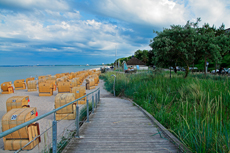 Scharbeutz - Im Süden der Lübecker Bucht, in direkter Nachbarschaft zum Timmendorfer Strand, liegt das mit seiner langen Strandpromenade und kilometerlangen, feinsandigen Themenstränden, Scharbeutz.