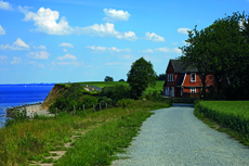 Timmendorfer Strand: Brodtener Steilufer. Das Brodtener Ufer, auch Brodtener Steilufer, ist eine über 4 km lange Steilküste an der Lübecker Bucht zwischen Travemünde und Niendorf.